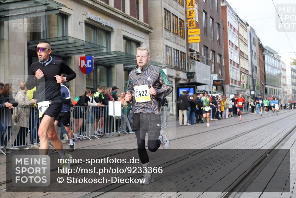 05.10.2025 - 20. swb-Marathon Bremen Strokosch-Dieckow http://msf.ph/oto/9233366 05.10.2025 10:42:02 Ziel 8187, 9364, 9700, 9775, 10208, 10375, 10838, 11217, 11230, 11422, 11725, 8187, 9364, 9700, 9775, 10208, 10375, 10838, 11217, 11230, 11422, 11725 meine-sportfotos.de