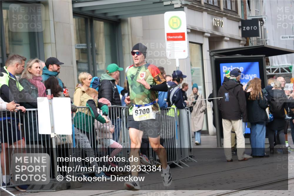 05.10.2025 - 20. swb-Marathon Bremen Strokosch-Dieckow http://msf.ph/oto/9233384 05.10.2025 10:42:04 Ziel 8187, 9364, 9700, 9775, 10208, 10375, 10838, 11217, 11230, 11422, 11725, 8187, 9364, 9700, 9775, 10208, 10375, 10838, 11217, 11230, 11422, 11725 meine-sportfotos.de