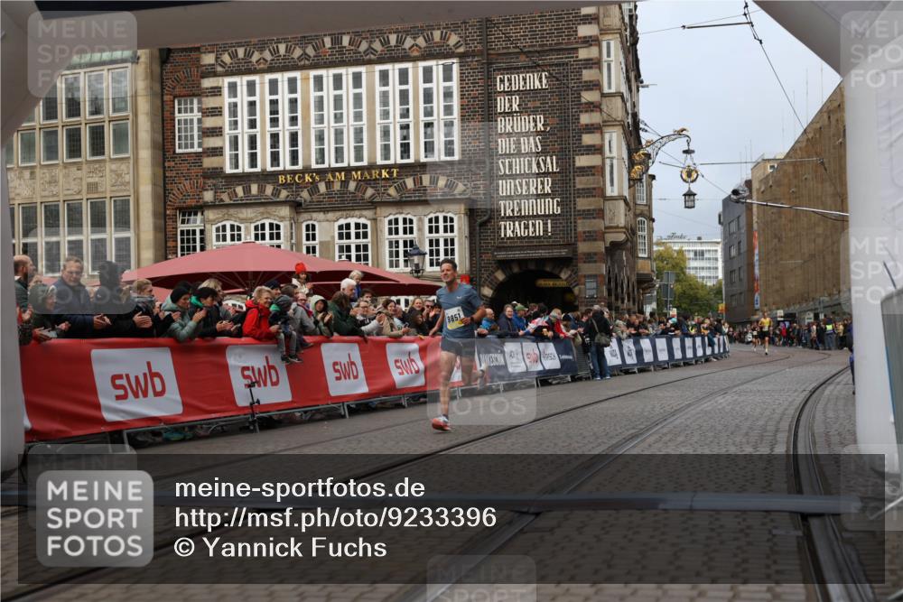 05.10.2025 - 20. swb-Marathon Bremen Yannick Fuchs http://msf.ph/oto/9233396 05.10.2025 10:34:29 Ziel 9851 meine-sportfotos.de
