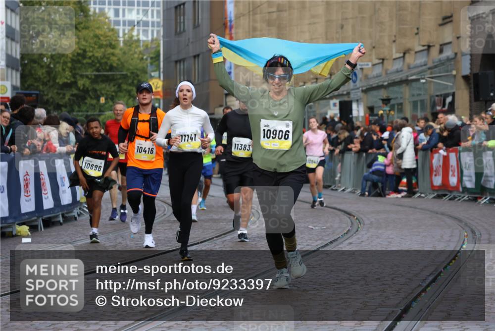05.10.2025 - 20. swb-Marathon Bremen Strokosch-Dieckow http://msf.ph/oto/9233397 05.10.2025 10:53:44 Ziel 9494, 9934, 10020, 10416, 10696, 10906, 10966, 11141, 11383, 11445 meine-sportfotos.de