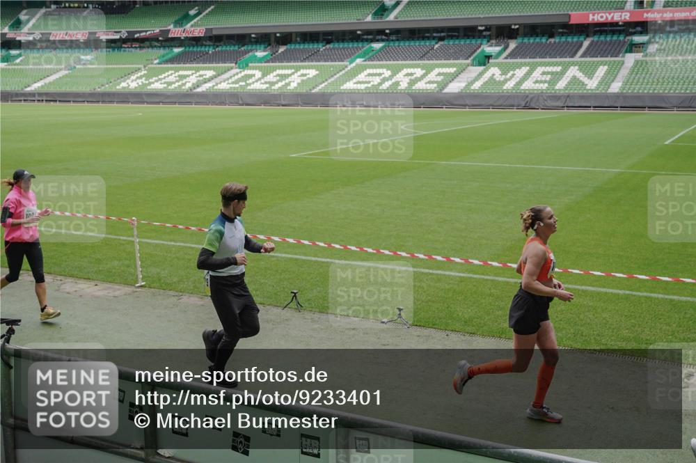 05.10.2025 - 20. swb-Marathon Bremen Michael Burmester http://msf.ph/oto/9233401 05.10.2025 10:31:23 Laufen im Stadion 7251, 9004, 9172, 9196, 9214, 9252, 9256, 9263, 9267, 9277, 9287, 9333, 9337, 9399, 9416, 9425, 9431, 9449, 9457, 9506, 9581, 9584, 9645, 9676, 9683, 9708, 9715, 9742, 9787, 9791, 9852, 9894, 9903, 9934, 10014, 10016, 10020, 10029, 10066, 10163, 10199, 10222, 10226, 10240, 10251, 10279, 10310, 10317, 10321, 10335, 10356, 10380, 10438, 10449, 10479, 10514, 10537, 10543, 10556, 10609, 10636, 10638, 10655, 10668, 10669, 10698, 10719, 10743, 7733, 9209, 9230, 9251, 9906 meine-sportfotos.de