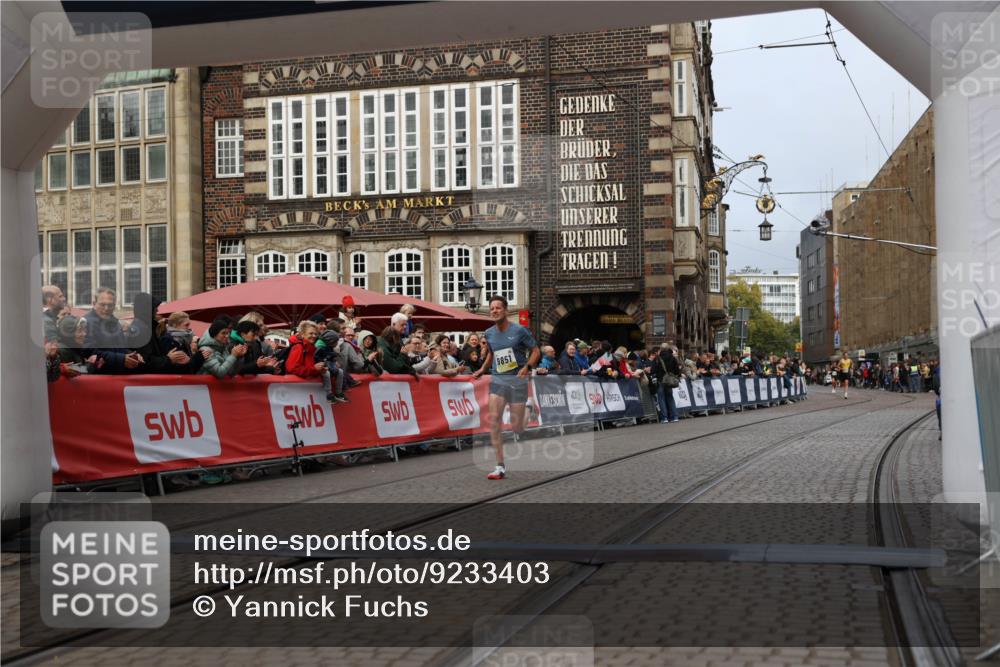 05.10.2025 - 20. swb-Marathon Bremen Yannick Fuchs http://msf.ph/oto/9233403 05.10.2025 10:34:29 Ziel 9851 meine-sportfotos.de