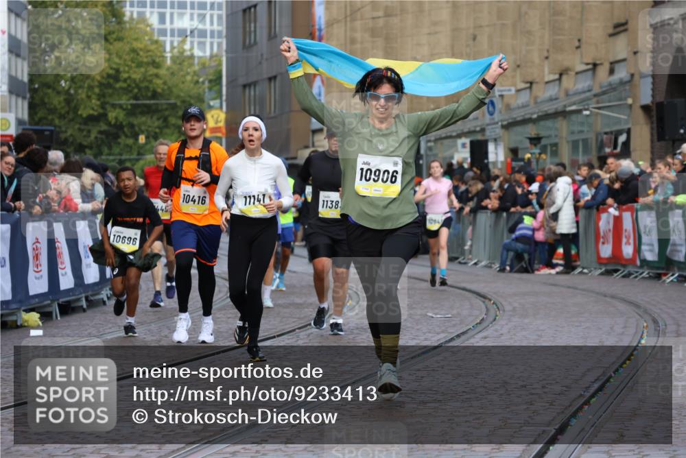 05.10.2025 - 20. swb-Marathon Bremen Strokosch-Dieckow http://msf.ph/oto/9233413 05.10.2025 10:53:44 Ziel 9494, 9934, 10020, 10416, 10696, 10906, 10966, 11141, 11383, 11445 meine-sportfotos.de