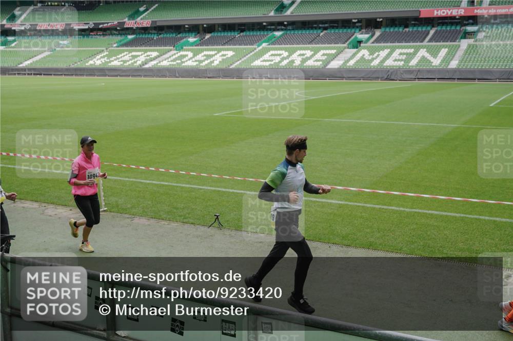 05.10.2025 - 20. swb-Marathon Bremen Michael Burmester http://msf.ph/oto/9233420 05.10.2025 10:31:24 Laufen im Stadion 7251, 9004, 9172, 9196, 9214, 9252, 9256, 9263, 9267, 9277, 9287, 9333, 9337, 9399, 9416, 9425, 9431, 9449, 9457, 9506, 9581, 9584, 9645, 9676, 9683, 9708, 9715, 9742, 9787, 9791, 9852, 9894, 9903, 9934, 10014, 10016, 10020, 10029, 10066, 10163, 10199, 10222, 10226, 10240, 10251, 10279, 10310, 10317, 10321, 10335, 10356, 10380, 10438, 10449, 10479, 10514, 10537, 10543, 10556, 10609, 10636, 10638, 10655, 10668, 10669, 10698, 10719, 10743, 7733, 9209, 9230, 9251 meine-sportfotos.de
