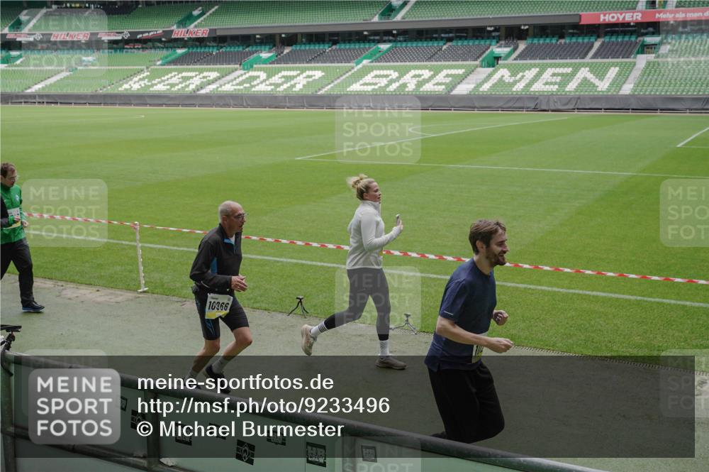 05.10.2025 - 20. swb-Marathon Bremen Michael Burmester http://msf.ph/oto/9233496 05.10.2025 10:31:26 Laufen im Stadion 7251, 9004, 9172, 9196, 9252, 9256, 9263, 9267, 9277, 9287, 9337, 9399, 9416, 9425, 9431, 9449, 9457, 9506, 9581, 9584, 9645, 9676, 9683, 9708, 9715, 9742, 9791, 9852, 9903, 9934, 10014, 10016, 10020, 10029, 10163, 10199, 10206, 10222, 10226, 10240, 10251, 10279, 10296, 10310, 10317, 10321, 10335, 10356, 10438, 10449, 10479, 10514, 10537, 10543, 10609, 10636, 10638, 10655, 10668, 10669, 10698, 10719, 10743, 7733, 9214, 9230, 9251 meine-sportfotos.de