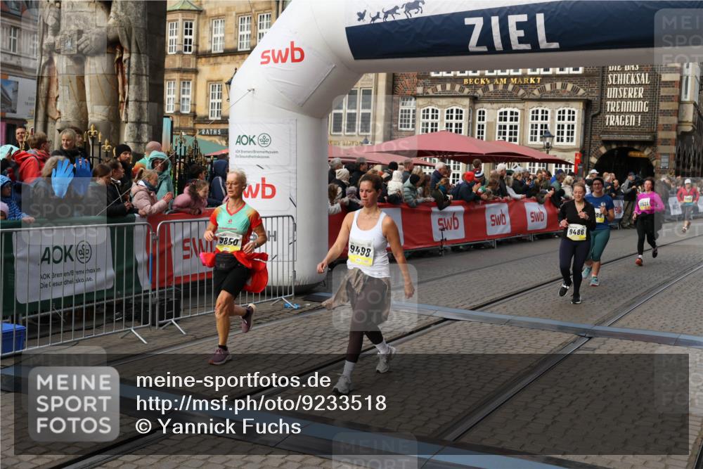 05.10.2025 - 20. swb-Marathon Bremen Yannick Fuchs http://msf.ph/oto/9233518 05.10.2025 11:03:39 Ziel 7199, 7776, 9308, 9486, 9498, 9850, 10446, 10995, 11150, 11236, 11522 meine-sportfotos.de