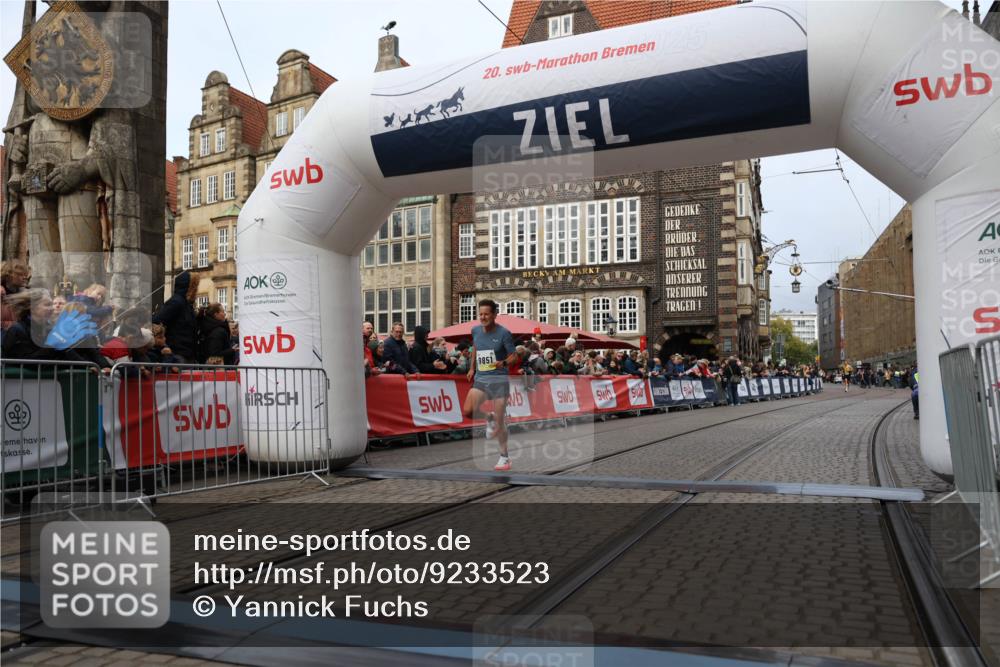 05.10.2025 - 20. swb-Marathon Bremen Yannick Fuchs http://msf.ph/oto/9233523 05.10.2025 10:34:30 Ziel 9851 meine-sportfotos.de