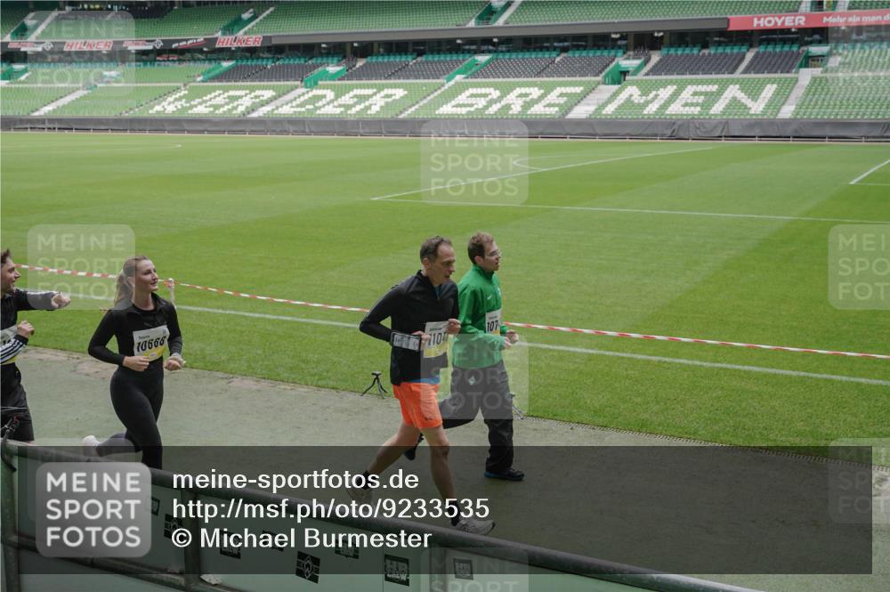 05.10.2025 - 20. swb-Marathon Bremen Michael Burmester http://msf.ph/oto/9233535 05.10.2025 10:31:28 Laufen im Stadion 7251, 8888, 9004, 9172, 9196, 9226, 9252, 9256, 9263, 9267, 9277, 9287, 9337, 9399, 9416, 9425, 9431, 9449, 9457, 9506, 9581, 9584, 9645, 9676, 9683, 9708, 9715, 9742, 9791, 9852, 9903, 9934, 10014, 10016, 10020, 10029, 10163, 10199, 10206, 10222, 10226, 10240, 10279, 10296, 10310, 10317, 10321, 10335, 10356, 10438, 10449, 10479, 10514, 10537, 10543, 10609, 10636, 10638, 10655, 10668, 10669, 10698, 10719, 10743, 9214, 9230, 9251 meine-sportfotos.de
