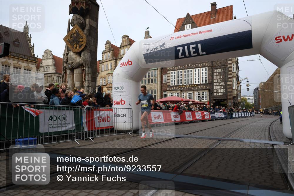 05.10.2025 - 20. swb-Marathon Bremen Yannick Fuchs http://msf.ph/oto/9233557 05.10.2025 10:34:30 Ziel 9851 meine-sportfotos.de