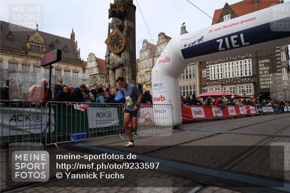 05.10.2025 - 20. swb-Marathon Bremen Yannick Fuchs http://msf.ph/oto/9233597 05.10.2025 10:34:31 Ziel 9851 meine-sportfotos.de