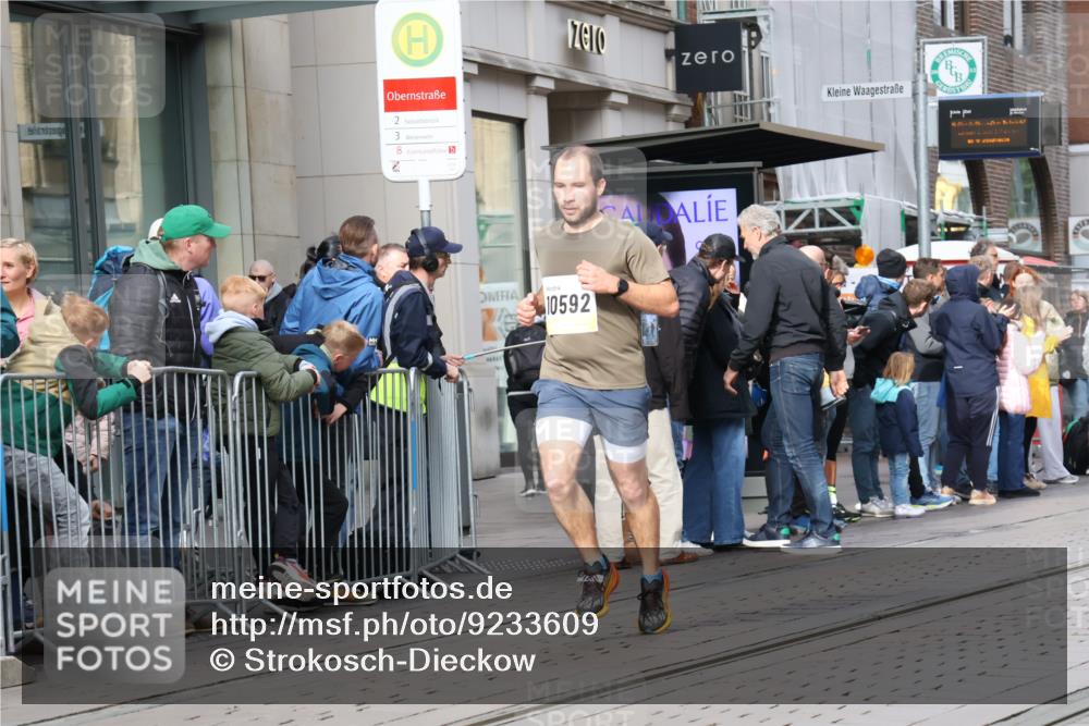 05.10.2025 - 20. swb-Marathon Bremen Strokosch-Dieckow http://msf.ph/oto/9233609 05.10.2025 10:42:24 Ziel 9524, 10592, 10624, 11178, 11640, 11725, 9524, 10592, 10624, 11178, 11640, 11725 meine-sportfotos.de