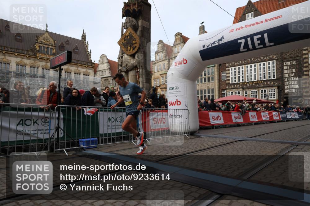 05.10.2025 - 20. swb-Marathon Bremen Yannick Fuchs http://msf.ph/oto/9233614 05.10.2025 10:34:31 Ziel 9851 meine-sportfotos.de