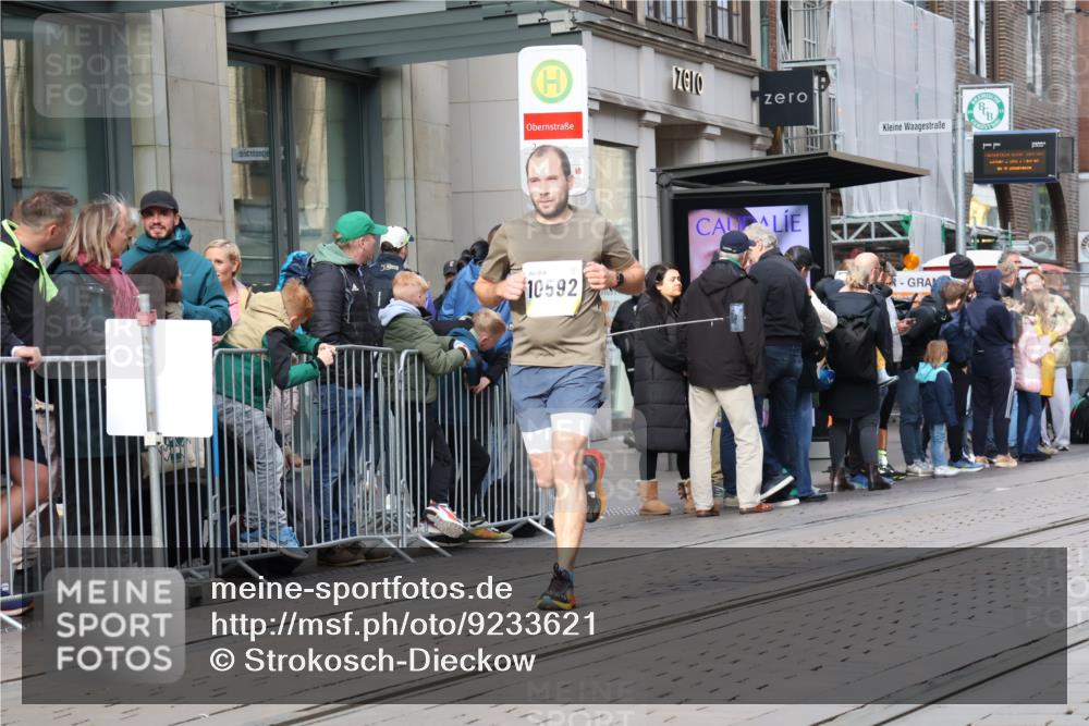 05.10.2025 - 20. swb-Marathon Bremen Strokosch-Dieckow http://msf.ph/oto/9233621 05.10.2025 10:42:25 Ziel 9524, 10592, 10624, 11178, 11640, 9524, 10592, 10624, 11178, 11640 meine-sportfotos.de