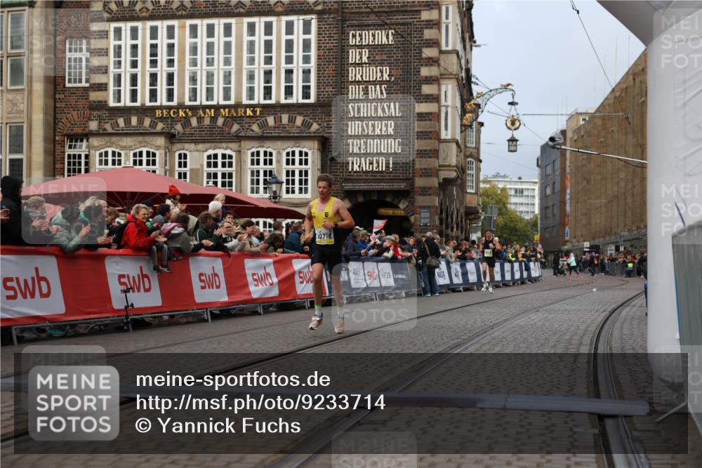 05.10.2025 - 20. swb-Marathon Bremen Yannick Fuchs http://msf.ph/oto/9233714 05.10.2025 10:34:39 Ziel 10718 meine-sportfotos.de