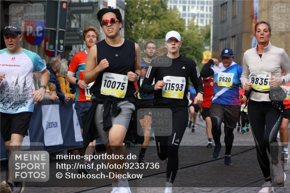 05.10.2025 - 20. swb-Marathon Bremen Strokosch-Dieckow http://msf.ph/oto/9233736 05.10.2025 10:54:02 Ziel 9313, 9520, 9807, 9835, 10019, 10075, 10163, 10631, 10662, 11151, 11152, 11303, 11339, 11347, 11432, 11593 meine-sportfotos.de