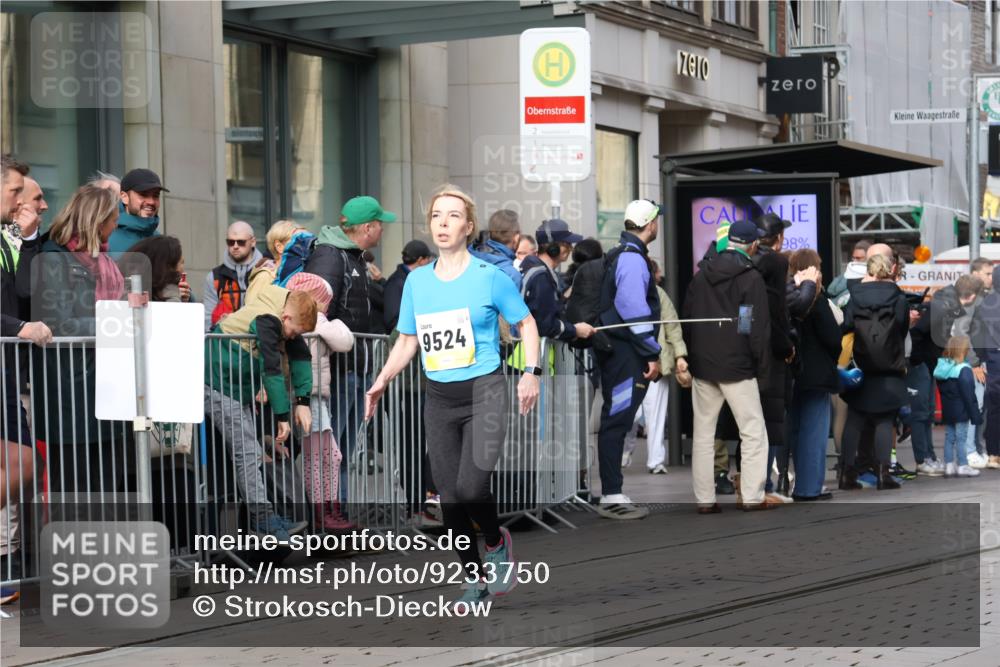 05.10.2025 - 20. swb-Marathon Bremen Strokosch-Dieckow http://msf.ph/oto/9233750 05.10.2025 10:42:31 Ziel 9302, 9524, 9558, 10045, 10592, 10624, 11178, 11640, 9302, 9524, 9558, 10045, 10592, 10624, 11178, 11640 meine-sportfotos.de
