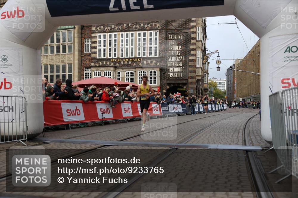 05.10.2025 - 20. swb-Marathon Bremen Yannick Fuchs http://msf.ph/oto/9233765 05.10.2025 10:34:39 Ziel 10718 meine-sportfotos.de