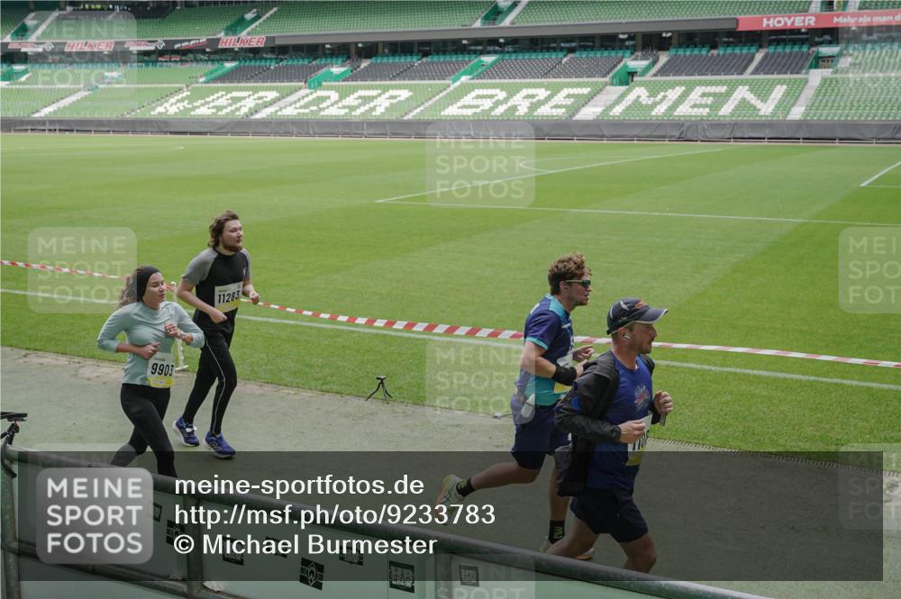 05.10.2025 - 20. swb-Marathon Bremen Michael Burmester http://msf.ph/oto/9233783 05.10.2025 10:31:38 Laufen im Stadion 7193, 7251, 8888, 9004, 9172, 9196, 9226, 9252, 9256, 9263, 9267, 9277, 9287, 9337, 9415, 9416, 9425, 9431, 9449, 9457, 9506, 9581, 9584, 9715, 9742, 9791, 9807, 9852, 9871, 9903, 9934, 10014, 10016, 10019, 10020, 10029, 10057, 10163, 10199, 10206, 10222, 10226, 10240, 10279, 10296, 10310, 10317, 10321, 10335, 10356, 10369, 10438, 10449, 10468, 10514, 10537, 10543, 10609, 10616, 10636, 10638, 10655, 10662, 10668, 10669, 10698, 10719, 10743, 9214, 9230 meine-sportfotos.de