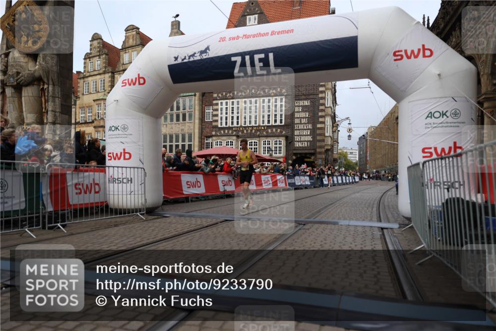05.10.2025 - 20. swb-Marathon Bremen Yannick Fuchs http://msf.ph/oto/9233790 05.10.2025 10:34:40 Ziel 10718 meine-sportfotos.de