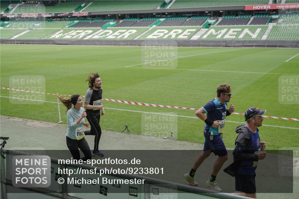 05.10.2025 - 20. swb-Marathon Bremen Michael Burmester http://msf.ph/oto/9233801 05.10.2025 10:31:38 Laufen im Stadion 7193, 7251, 8888, 9004, 9172, 9196, 9226, 9252, 9256, 9263, 9267, 9277, 9287, 9337, 9415, 9416, 9425, 9431, 9449, 9457, 9506, 9581, 9584, 9715, 9742, 9791, 9807, 9852, 9871, 9903, 9934, 10014, 10016, 10019, 10020, 10029, 10057, 10163, 10199, 10206, 10222, 10226, 10240, 10279, 10296, 10310, 10317, 10321, 10335, 10356, 10369, 10438, 10449, 10468, 10514, 10537, 10543, 10609, 10616, 10636, 10638, 10655, 10662, 10668, 10669, 10698, 10719, 10743, 9214, 9230 meine-sportfotos.de