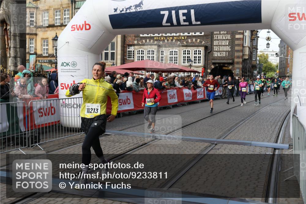 05.10.2025 - 20. swb-Marathon Bremen Yannick Fuchs http://msf.ph/oto/9233811 05.10.2025 11:03:45 Ziel 7199, 9486, 9940, 10213, 10297, 10478, 10711, 10713, 11522 meine-sportfotos.de