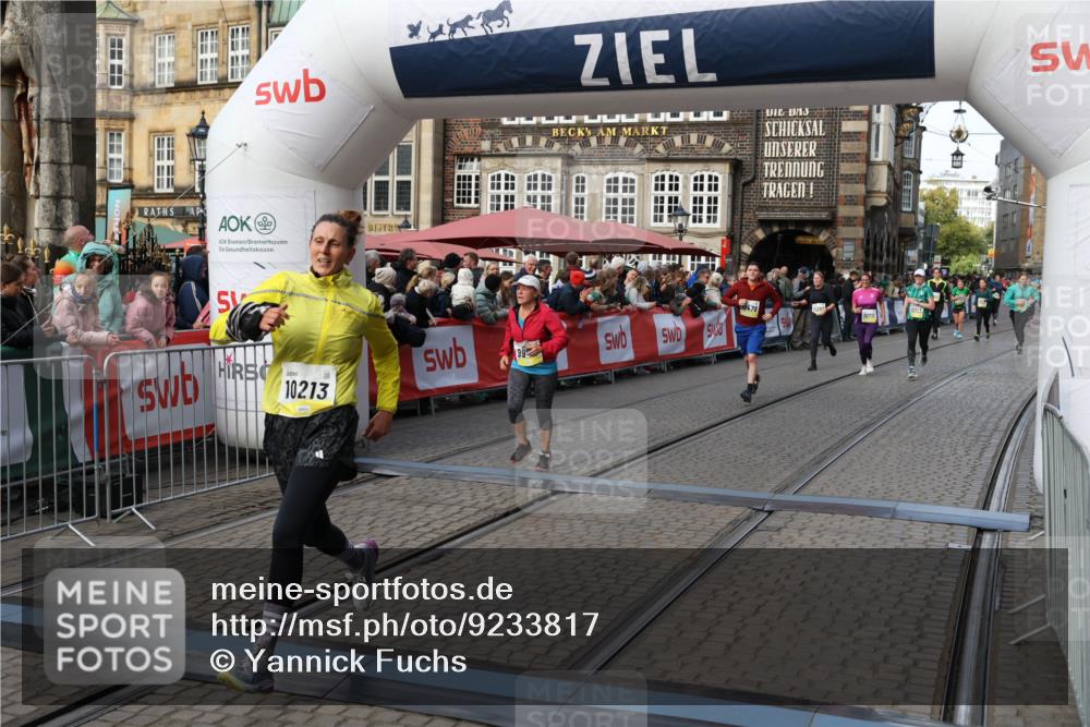 05.10.2025 - 20. swb-Marathon Bremen Yannick Fuchs http://msf.ph/oto/9233817 05.10.2025 11:03:45 Ziel 7199, 9486, 9940, 10213, 10297, 10478, 10711, 10713, 11522 meine-sportfotos.de