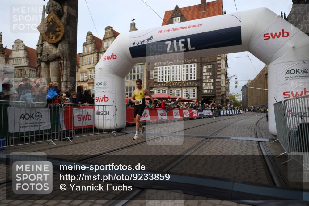 05.10.2025 - 20. swb-Marathon Bremen Yannick Fuchs http://msf.ph/oto/9233859 05.10.2025 10:34:41 Ziel 9319, 10718 meine-sportfotos.de