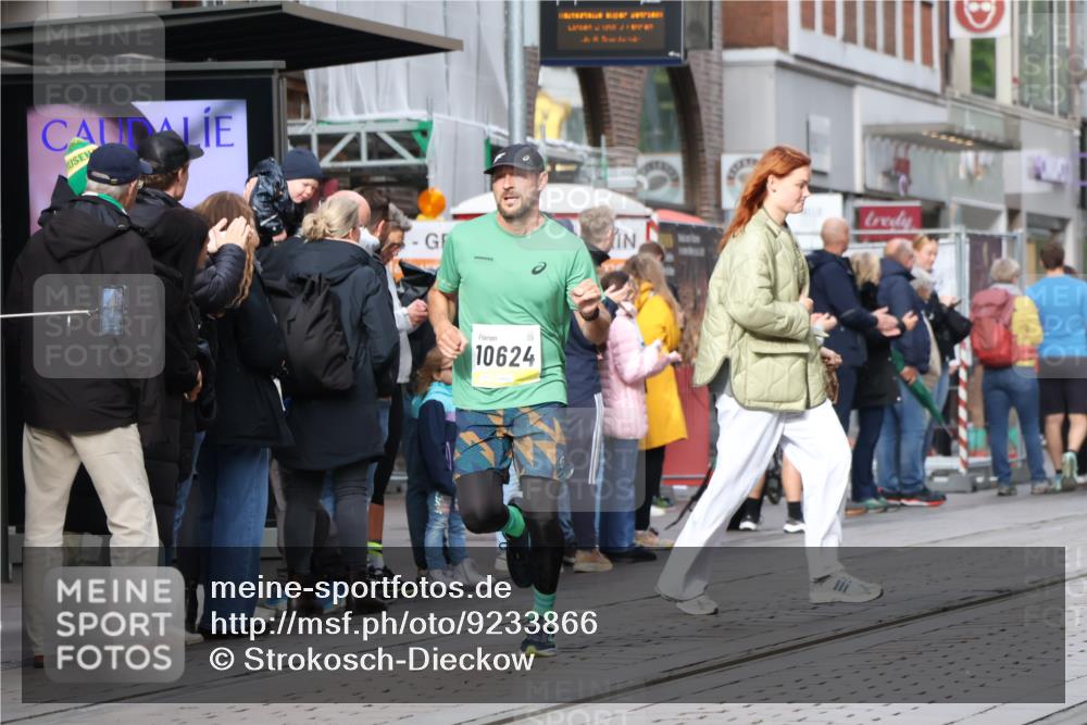05.10.2025 - 20. swb-Marathon Bremen Strokosch-Dieckow http://msf.ph/oto/9233866 05.10.2025 10:42:38 Ziel 9006, 9302, 9524, 9558, 10045, 10553, 10624, 10961, 11476, 11640, 9006, 9302, 9524, 9558, 10045, 10553, 10624, 10961, 11476, 11640 meine-sportfotos.de