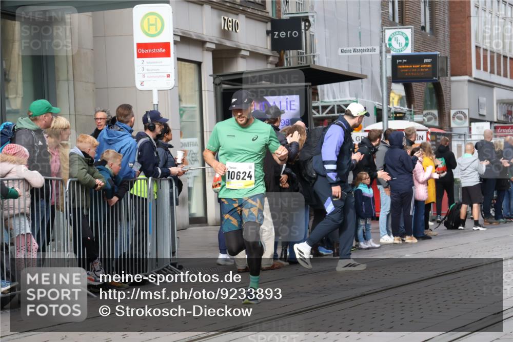 05.10.2025 - 20. swb-Marathon Bremen Strokosch-Dieckow http://msf.ph/oto/9233893 05.10.2025 10:42:40 Ziel 9006, 9302, 9524, 9558, 10045, 10474, 10553, 10624, 10961, 10979, 11476, 11640, 9006, 9302, 9524, 9558, 10045, 10474, 10553, 10624, 10961, 10979, 11476, 11640 meine-sportfotos.de
