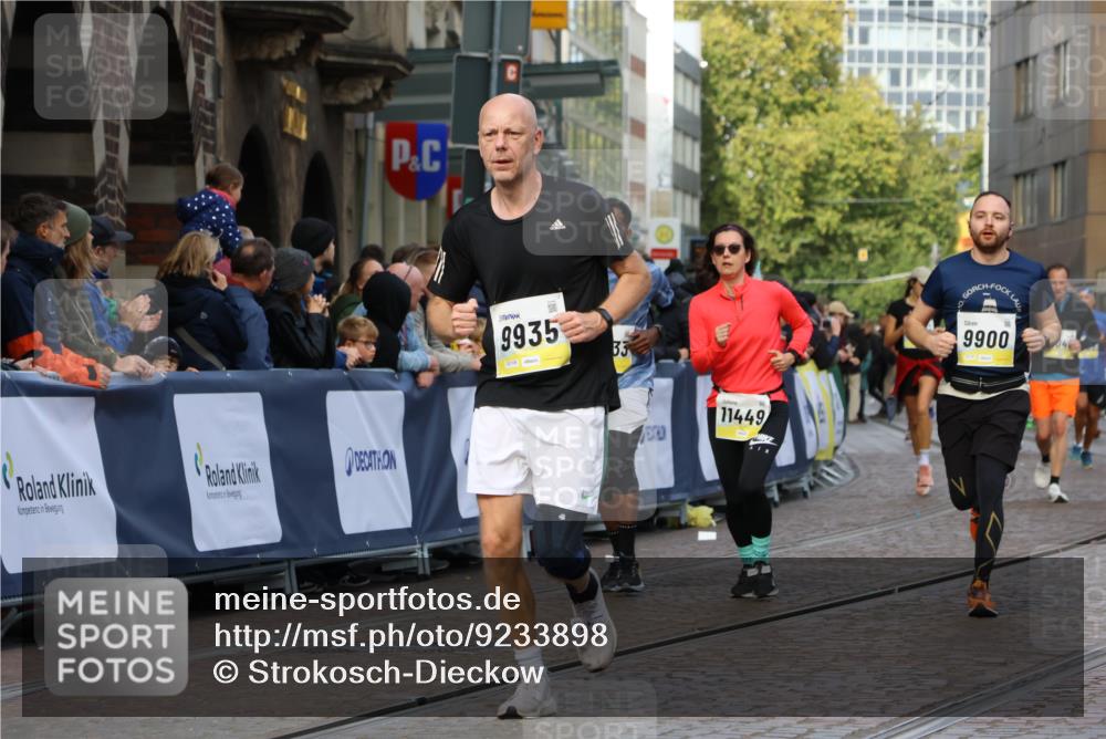 05.10.2025 - 20. swb-Marathon Bremen Strokosch-Dieckow http://msf.ph/oto/9233898 05.10.2025 10:54:11 Ziel 9402, 9574, 9900, 9935, 10234, 10402, 10533, 11151, 11203, 11347, 11449 meine-sportfotos.de