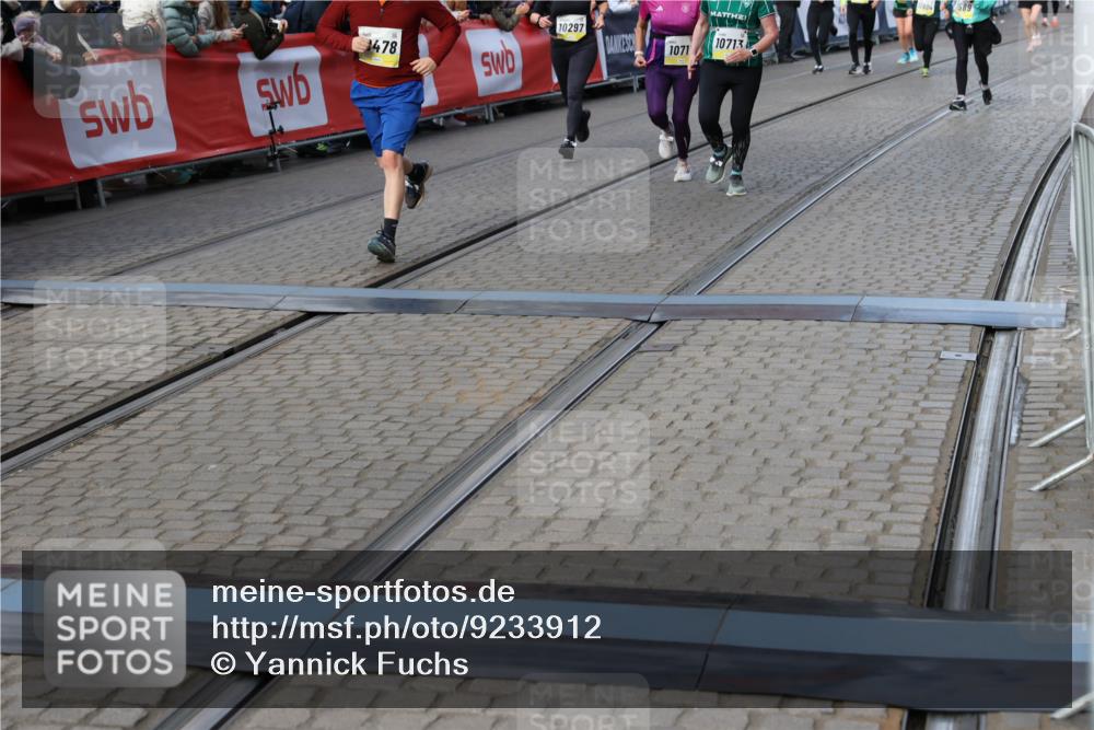 05.10.2025 - 20. swb-Marathon Bremen Yannick Fuchs http://msf.ph/oto/9233912 05.10.2025 11:03:46 Ziel 7199, 9486, 9940, 10213, 10297, 10478, 10711, 10713, 11522, 11589 meine-sportfotos.de