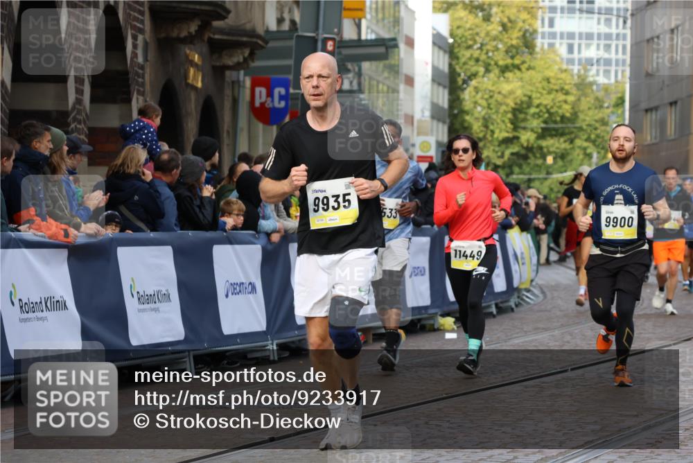 05.10.2025 - 20. swb-Marathon Bremen Strokosch-Dieckow http://msf.ph/oto/9233917 05.10.2025 10:54:11 Ziel 9402, 9574, 9900, 9935, 10234, 10402, 10533, 11151, 11203, 11347, 11449 meine-sportfotos.de
