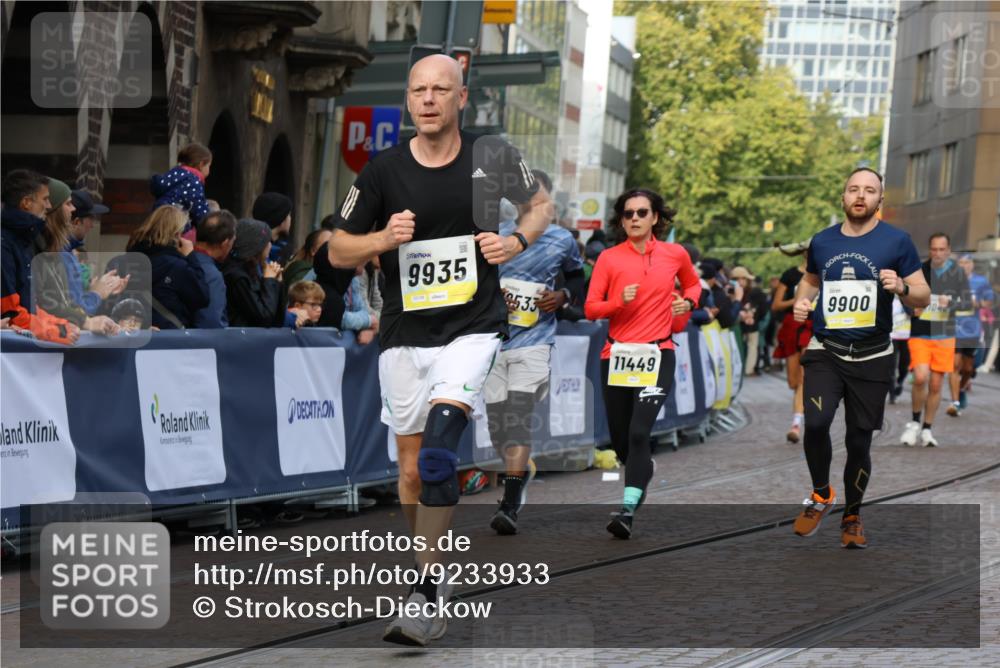 05.10.2025 - 20. swb-Marathon Bremen Strokosch-Dieckow http://msf.ph/oto/9233933 05.10.2025 10:54:11 Ziel 9402, 9574, 9900, 9935, 10234, 10402, 10533, 11151, 11203, 11347, 11449 meine-sportfotos.de