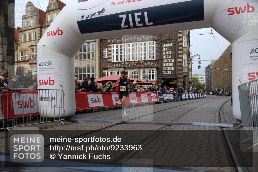 05.10.2025 - 20. swb-Marathon Bremen Yannick Fuchs http://msf.ph/oto/9233963 05.10.2025 10:34:44 Ziel 9319, 10718 meine-sportfotos.de
