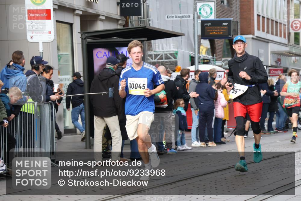 05.10.2025 - 20. swb-Marathon Bremen Strokosch-Dieckow http://msf.ph/oto/9233968 05.10.2025 10:42:45 Ziel 9006, 9302, 9558, 10045, 10474, 10541, 10553, 10624, 10961, 10979, 11304, 11476, 9006, 9302, 9558, 10045, 10474, 10541, 10553, 10624, 10961, 10979, 11304, 11476 meine-sportfotos.de