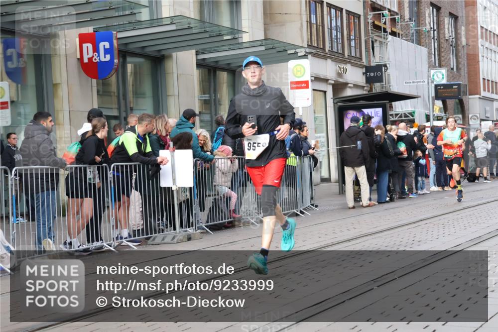 05.10.2025 - 20. swb-Marathon Bremen Strokosch-Dieckow http://msf.ph/oto/9233999 05.10.2025 10:42:47 Ziel 9006, 9302, 9558, 10045, 10474, 10541, 10553, 10624, 10961, 10979, 11304, 11476, 9006, 9302, 9558, 10045, 10474, 10541, 10553, 10624, 10961, 10979, 11304, 11476 meine-sportfotos.de