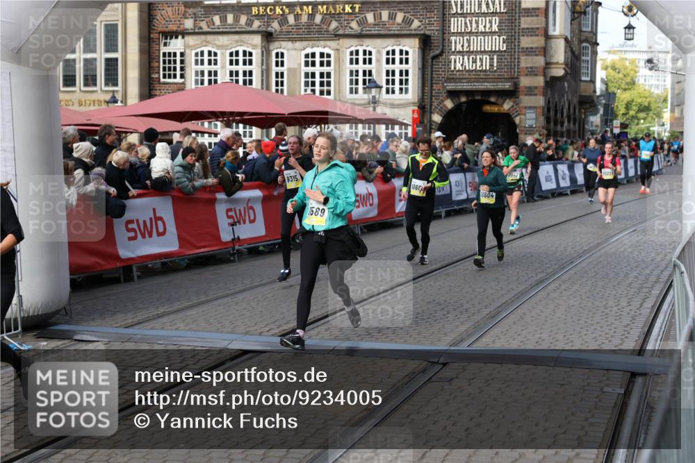 05.10.2025 - 20. swb-Marathon Bremen Yannick Fuchs http://msf.ph/oto/9234005 05.10.2025 11:03:50 Ziel 9315, 9940, 10213, 10297, 10478, 10603, 10604, 10711, 10713, 11589 meine-sportfotos.de