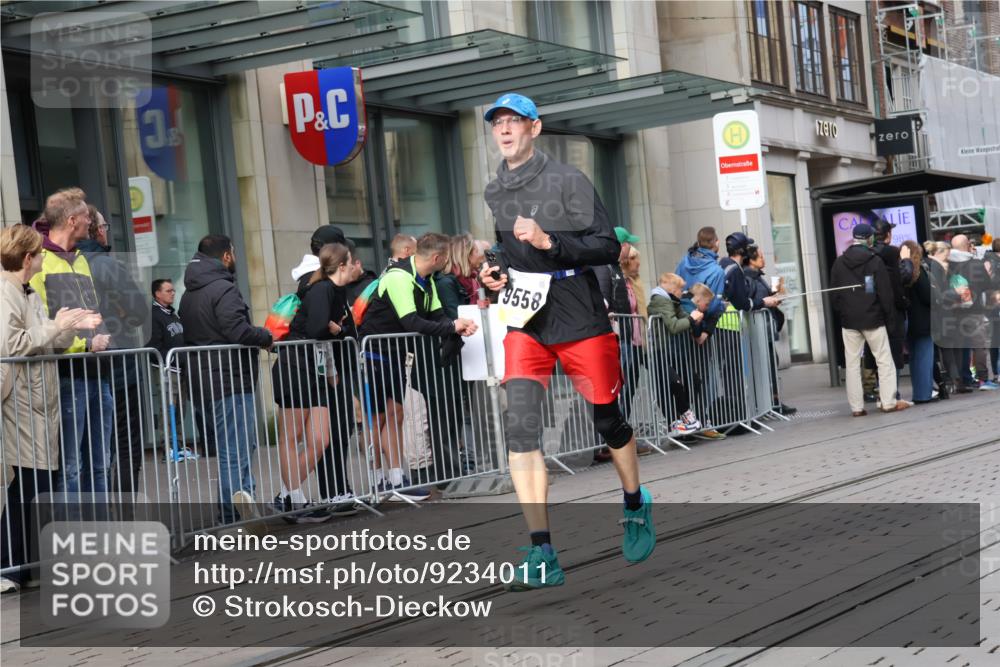 05.10.2025 - 20. swb-Marathon Bremen Strokosch-Dieckow http://msf.ph/oto/9234011 05.10.2025 10:42:48 Ziel 9006, 9302, 9558, 10045, 10474, 10541, 10553, 10624, 10961, 10979, 11304, 11476, 9006, 9302, 9558, 10045, 10474, 10541, 10553, 10624, 10961, 10979, 11304, 11476 meine-sportfotos.de