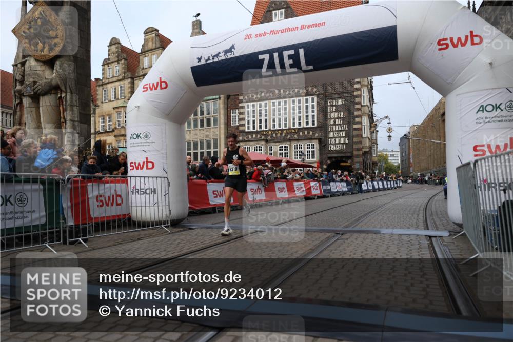 05.10.2025 - 20. swb-Marathon Bremen Yannick Fuchs http://msf.ph/oto/9234012 05.10.2025 10:34:44 Ziel 9319, 10718 meine-sportfotos.de