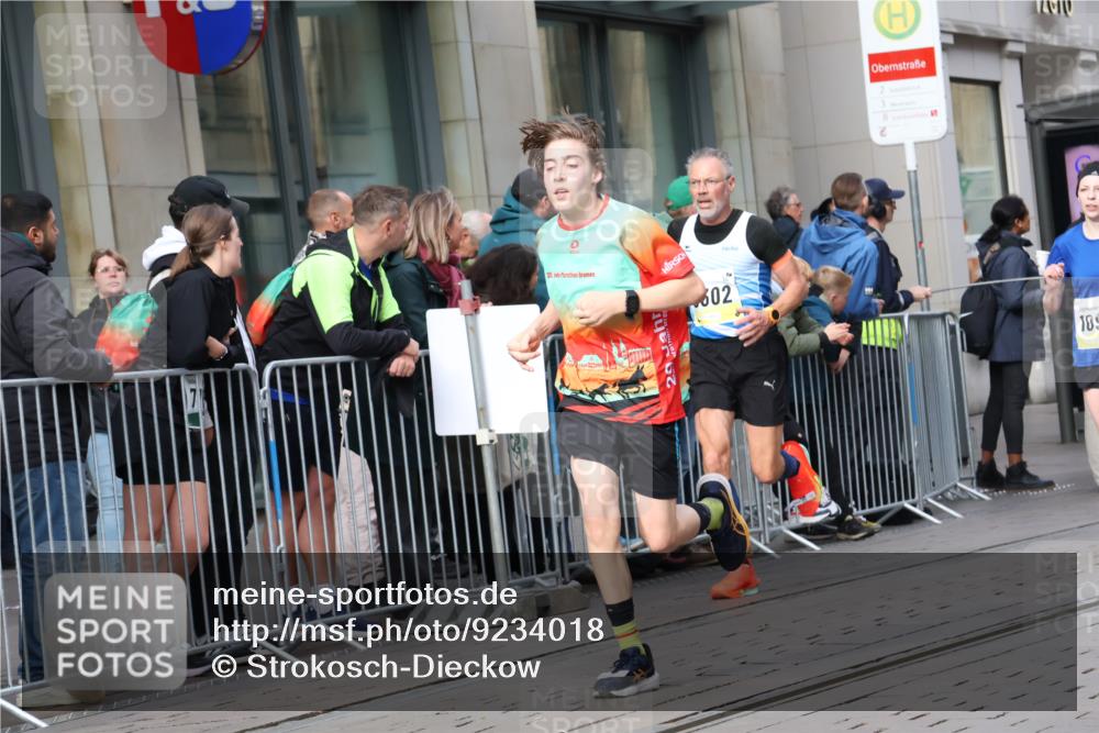 05.10.2025 - 20. swb-Marathon Bremen Strokosch-Dieckow http://msf.ph/oto/9234018 05.10.2025 10:42:51 Ziel 9006, 9302, 9558, 9967, 10045, 10474, 10541, 10553, 10961, 10979, 11304, 11476, 9006, 9302, 9558, 9967, 10045, 10474, 10541, 10553, 10961, 10979, 11304, 11476 meine-sportfotos.de