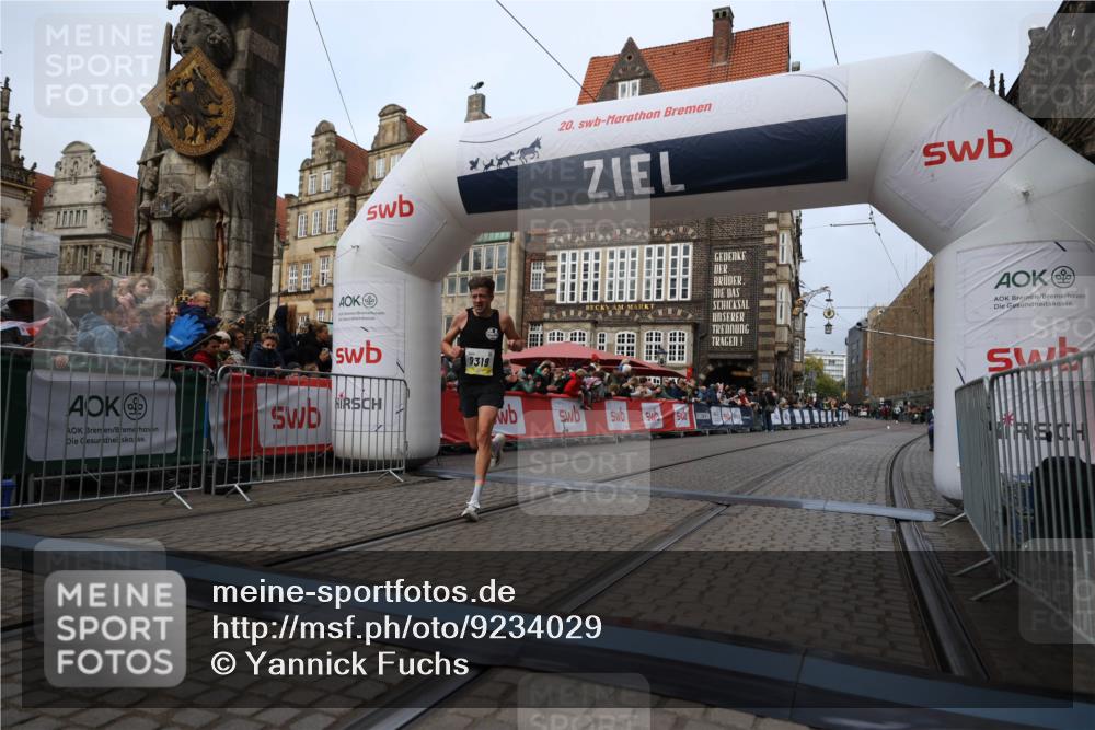 05.10.2025 - 20. swb-Marathon Bremen Yannick Fuchs http://msf.ph/oto/9234029 05.10.2025 10:34:44 Ziel 9319, 10718 meine-sportfotos.de