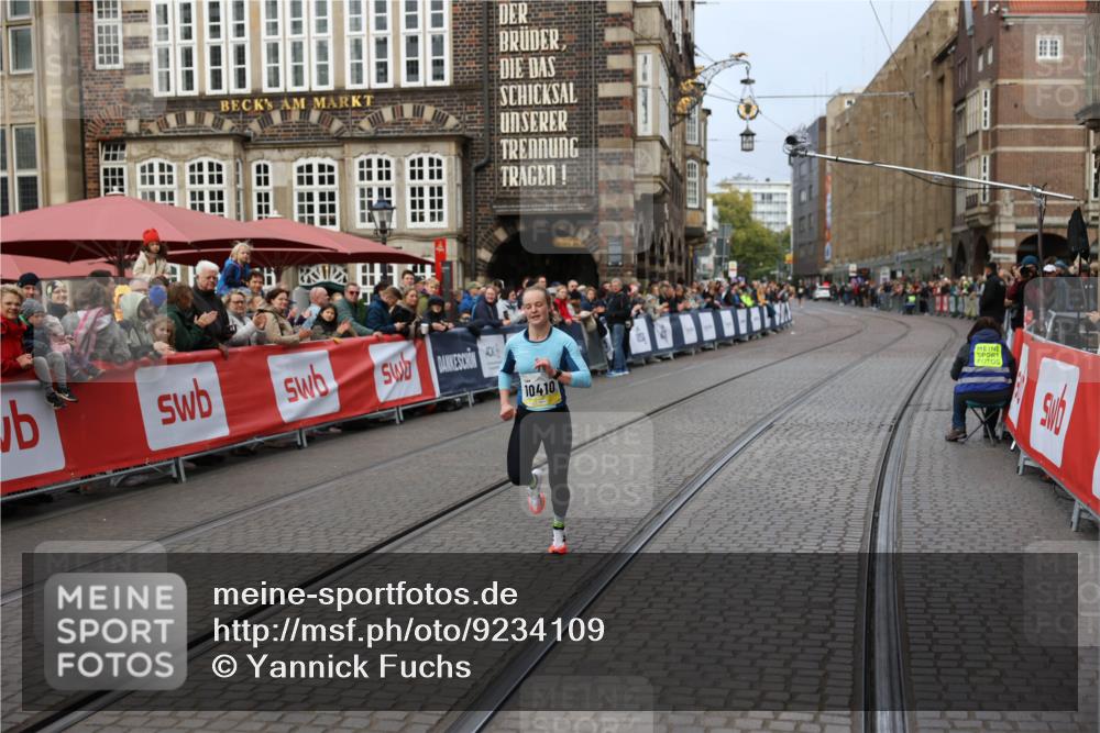 05.10.2025 - 20. swb-Marathon Bremen Yannick Fuchs http://msf.ph/oto/9234109 05.10.2025 10:34:56 Ziel 10410 meine-sportfotos.de