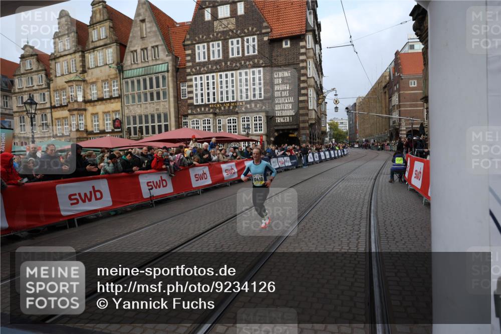 05.10.2025 - 20. swb-Marathon Bremen Yannick Fuchs http://msf.ph/oto/9234126 05.10.2025 10:34:56 Ziel 10410 meine-sportfotos.de