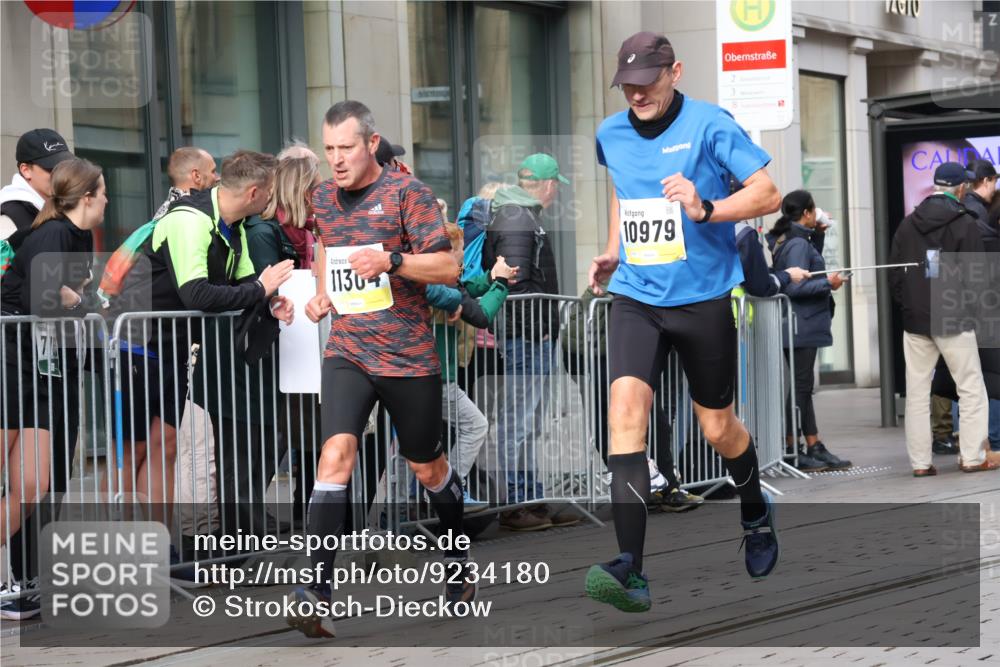 05.10.2025 - 20. swb-Marathon Bremen Strokosch-Dieckow http://msf.ph/oto/9234180 05.10.2025 10:42:58 Ziel 9006, 9967, 10474, 10541, 10553, 10961, 10979, 11304, 11476, 9006, 9967, 10474, 10541, 10553, 10961, 10979, 11304, 11476 meine-sportfotos.de