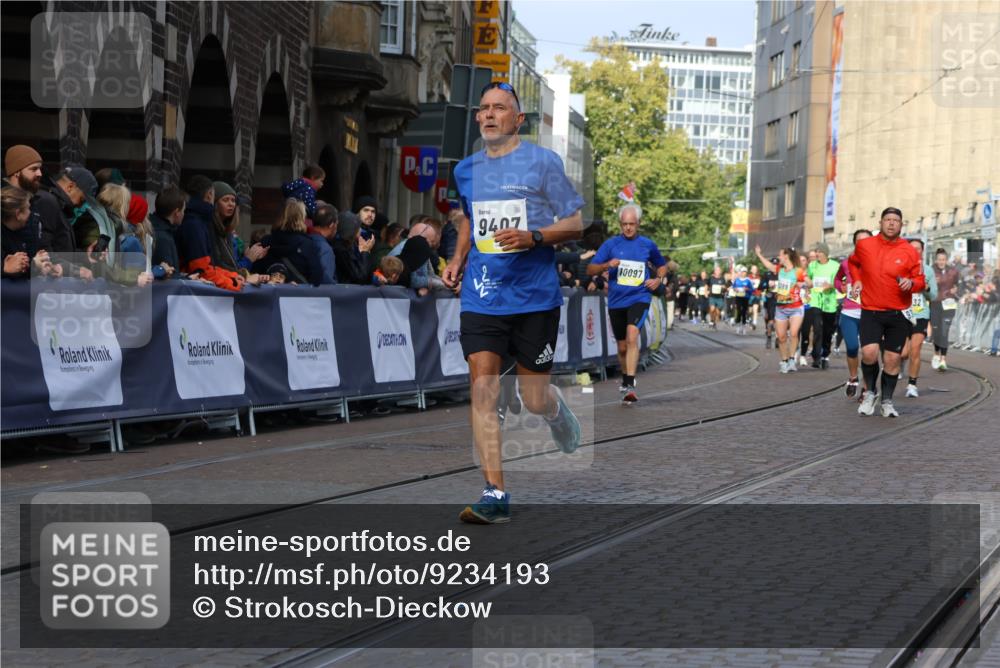 05.10.2025 - 20. swb-Marathon Bremen Strokosch-Dieckow http://msf.ph/oto/9234193 05.10.2025 10:54:23 Ziel 9392, 9407, 9633, 10032, 10097, 10810, 10915, 11040, 11271 meine-sportfotos.de