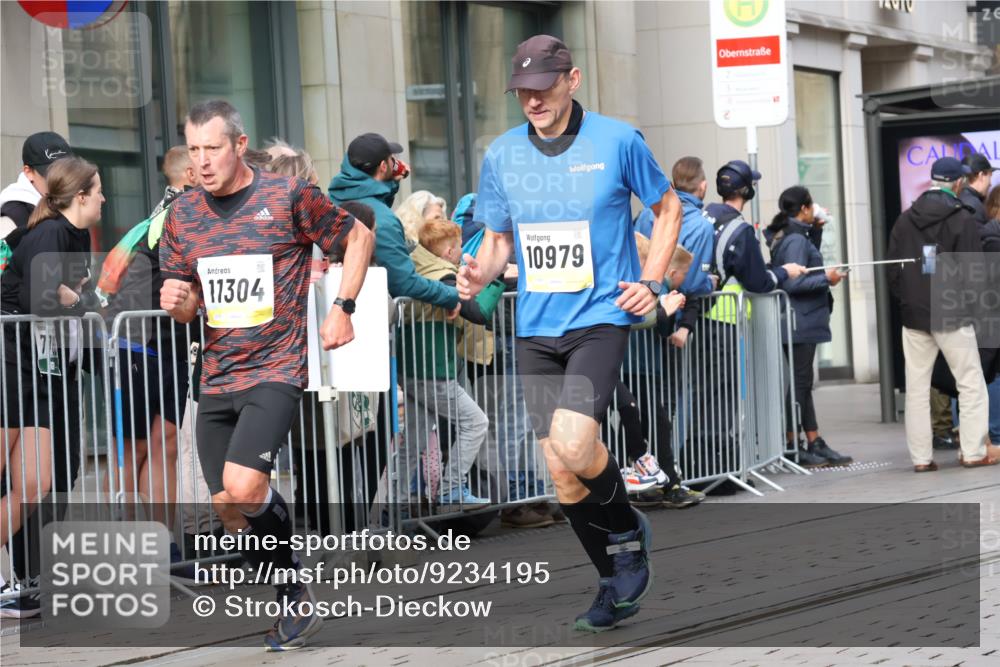 05.10.2025 - 20. swb-Marathon Bremen Strokosch-Dieckow http://msf.ph/oto/9234195 05.10.2025 10:42:58 Ziel 9006, 9967, 10474, 10541, 10553, 10961, 10979, 11304, 11476, 9006, 9967, 10474, 10541, 10553, 10961, 10979, 11304, 11476 meine-sportfotos.de