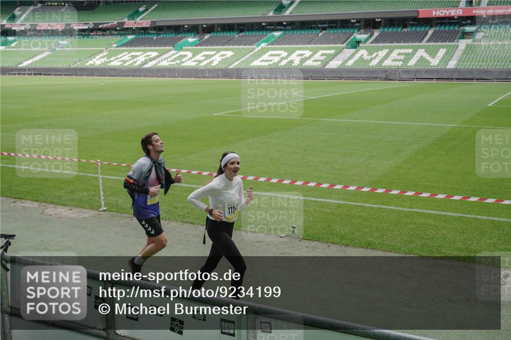 05.10.2025 - 20. swb-Marathon Bremen Michael Burmester http://msf.ph/oto/9234199 05.10.2025 10:31:50 Laufen im Stadion 7193, 7251, 8118, 8888, 9004, 9172, 9196, 9226, 9252, 9256, 9267, 9287, 9337, 9415, 9427, 9431, 9457, 9506, 9581, 9584, 9621, 9701, 9742, 9791, 9807, 9852, 9871, 9903, 10014, 10016, 10019, 10020, 10029, 10038, 10057, 10064, 10075, 10128, 10163, 10199, 10206, 10222, 10226, 10240, 10242, 10262, 10279, 10296, 10310, 10321, 10327, 10335, 10356, 10369, 10438, 10468, 10537, 10543, 10609, 10616, 10636, 10638, 10655, 10662, 10668, 10669, 10698, 10719, 10743, 10785 meine-sportfotos.de