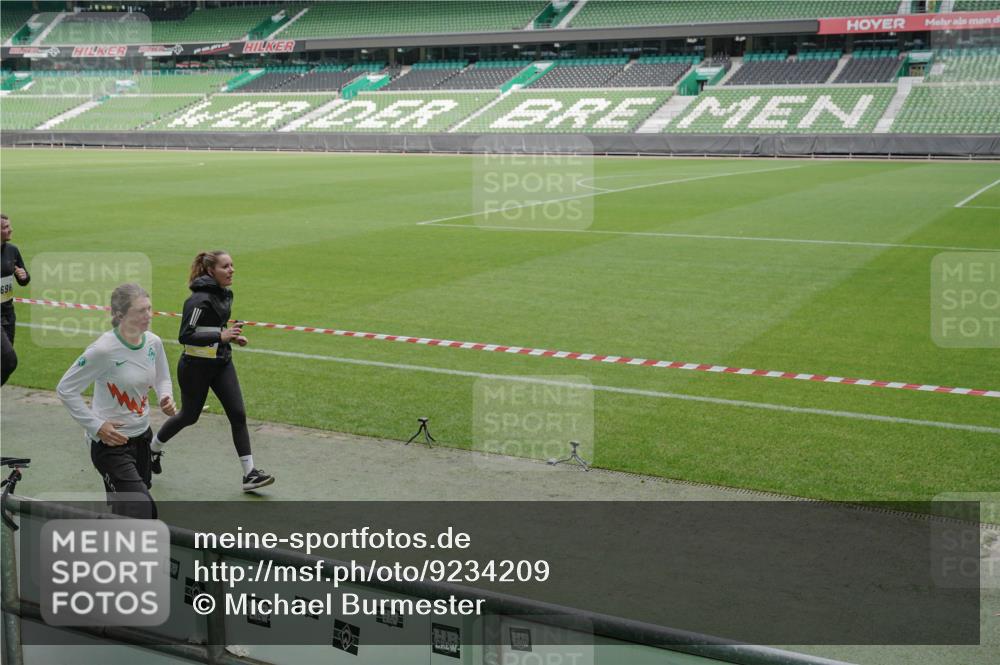 05.10.2025 - 20. swb-Marathon Bremen Michael Burmester http://msf.ph/oto/9234209 05.10.2025 10:31:52 Laufen im Stadion 7193, 7251, 8118, 8888, 9004, 9172, 9196, 9226, 9252, 9256, 9287, 9337, 9415, 9427, 9431, 9457, 9506, 9581, 9621, 9701, 9791, 9807, 9852, 9871, 9903, 9956, 10014, 10019, 10020, 10029, 10038, 10057, 10064, 10075, 10128, 10163, 10199, 10206, 10222, 10226, 10240, 10242, 10262, 10279, 10296, 10310, 10321, 10327, 10335, 10356, 10369, 10438, 10468, 10537, 10543, 10609, 10616, 10636, 10638, 10655, 10662, 10668, 10669, 10698, 10719, 10743, 10785, 9267 meine-sportfotos.de