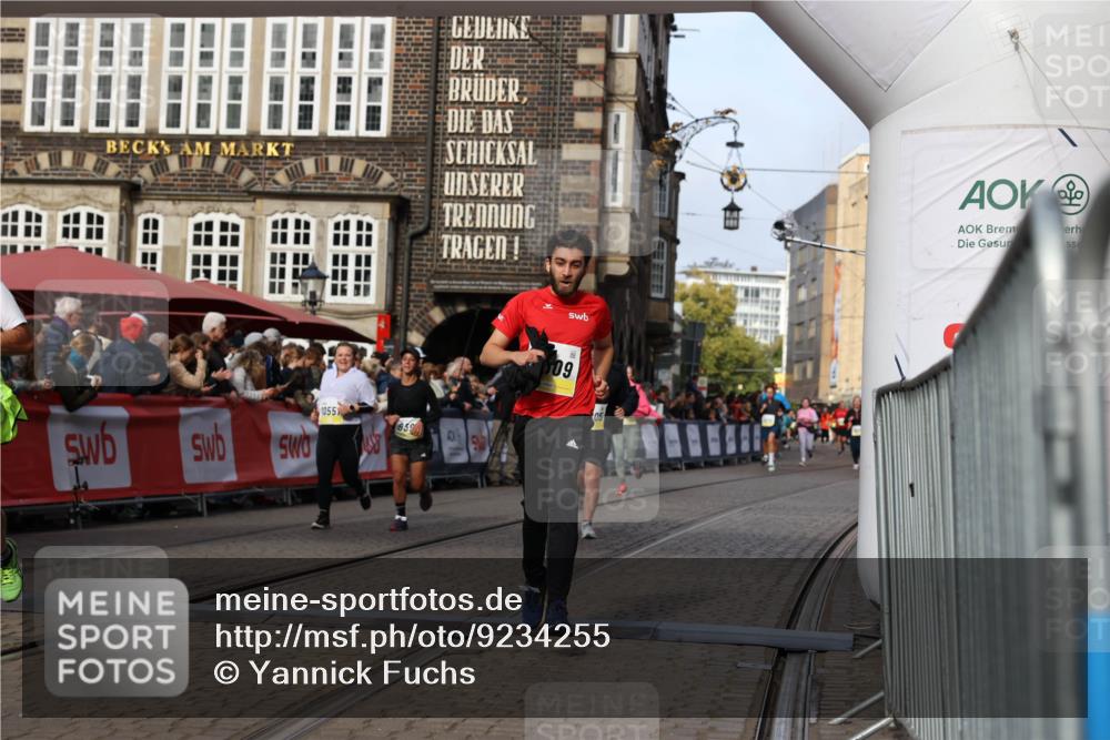 05.10.2025 - 20. swb-Marathon Bremen Yannick Fuchs http://msf.ph/oto/9234255 05.10.2025 11:04:06 Ziel 7788, 9241, 9379, 9398, 9571, 10106, 10205, 10265, 10271, 10551, 11183, 11272, 11609 meine-sportfotos.de
