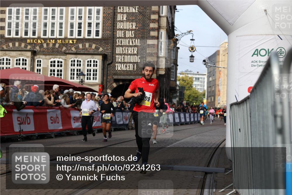 05.10.2025 - 20. swb-Marathon Bremen Yannick Fuchs http://msf.ph/oto/9234263 05.10.2025 11:04:07 Ziel 9241, 9379, 9398, 9571, 10106, 10205, 10265, 10271, 10551, 11183, 11609 meine-sportfotos.de